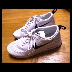 White Nike Thea Size 7